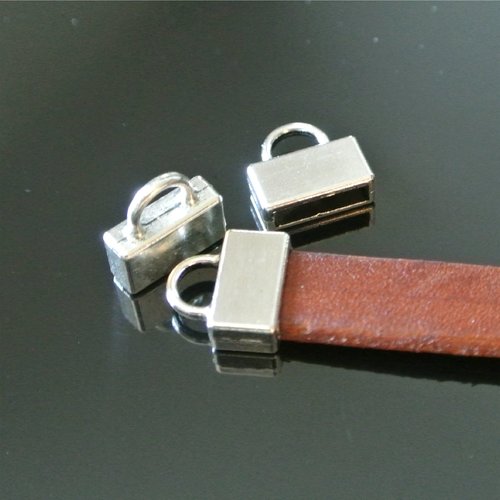 Une paire de solides embouts métal argenté pour cordon plat 10 x 2 mm