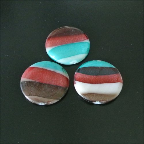 4 perles en nacre, forme palet 30 x 4 mm, 4 traits de couleur irréguliers marron, rouge, vert turquoise et blanc