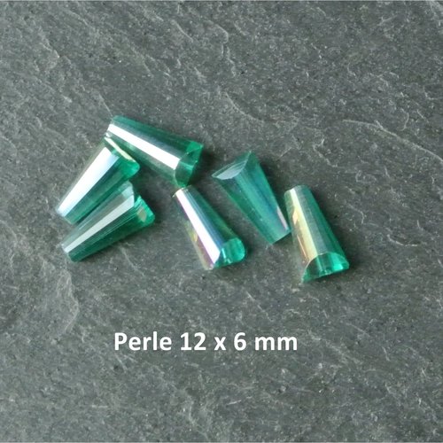 Six perles en verre en forme de cône ou trapèze à facettes 12 x 6 mm, couleur vert émeraude irisé