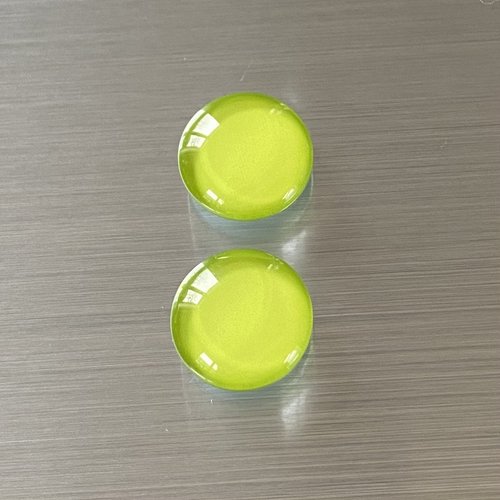 2 cabochons ronds 14 mm, dôme bombé 5 mm en verre coloré vert anis sur impression papier à coller sur un support cabochon