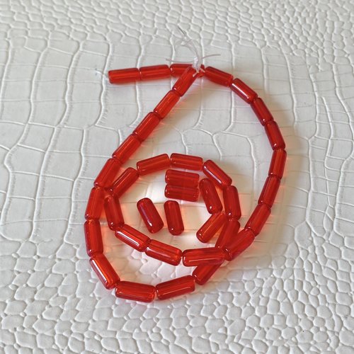 Cinq jolies petites perles en verre en forme de tube aux angles arrondis, couleur rouge-orangé éclatante, 10 x 4 mm, trou : 1 mm