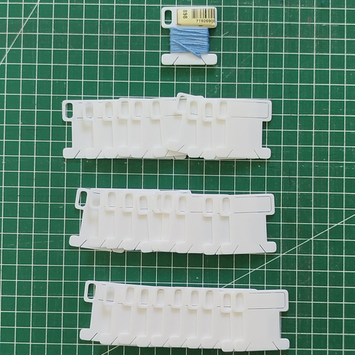 Lot de 30 cartonnettes avec encoche horizontale pour rangement écheveaux de fil à broder - blanc
