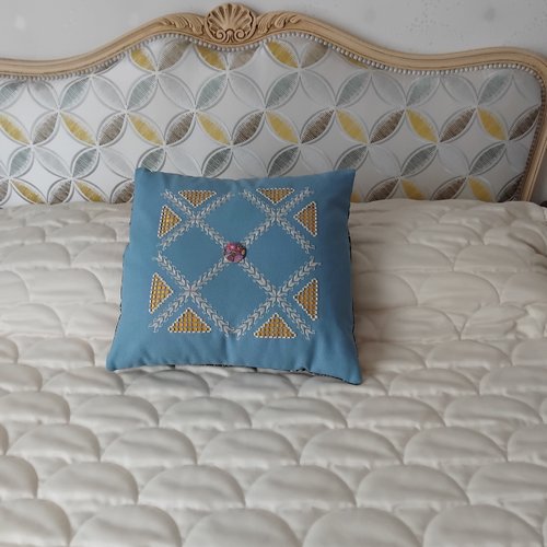 Coussin brodé