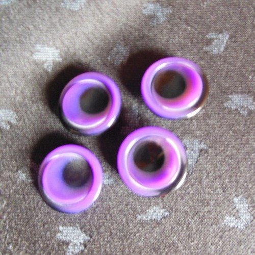 Bouton en plastique coloris violet