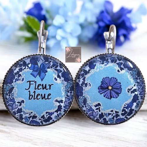 Boucles d'oreilles cabochon "fleur bleue"