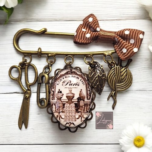 Broche cabochon "couture"