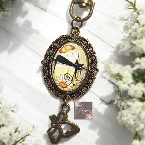 Bijou de sac cabochon "le chat et le papillon"