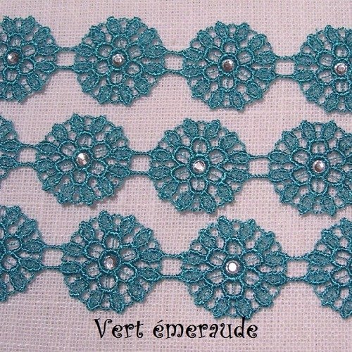 Ad13 / vert émeraude - galon applique fleur rosace - fine dentelle fils d'écosse et strass ** 22 mm ** vendu par multiple de 10 rosaces