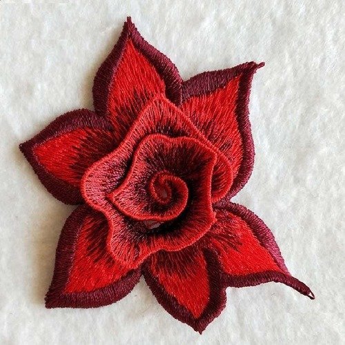 Applique fleur brodée 3d, ton rouge ** 8 x 8,5 cm ** patch à coudre - acd69