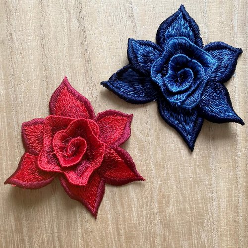 Applique fleur brodée 3d, ton bleu ou rouge ** 8 x 8,5 cm ** patch à coudre - acd69