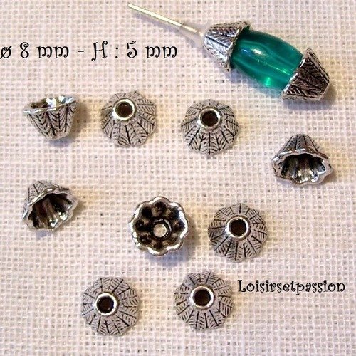 Lot de 10 coupelles / calotte, corolle striée, métal argent vieilli, 8 x 5 mm, convient pour perles de 8 à 12  mm - c09