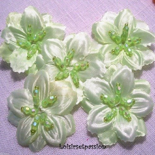 Applique fleur 10 pétales, perles cousues main, vert pâle ** 50 mm ** à coudre ou à coller, vendu à l'unité - f05