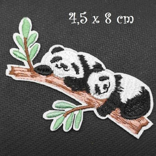 Patch écusson thermocollant - deux oursons panda sur branche d'arbre ** 4,5 x 8 cm ** applique brodée à repasser