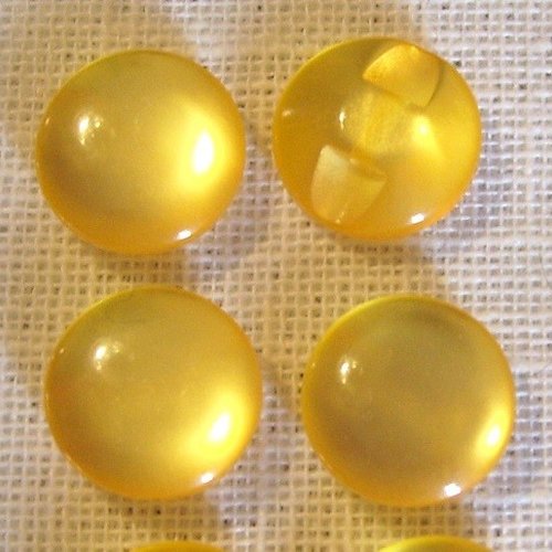 Bouton perle / jaune orange ** 12 mm ** demi boule résine nacré - vendu à l'unité - b04