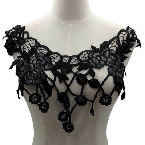 Col dentelle plastron fleur / noir façon cuir ** 40 x 35 cm ** applique à coudre - cd211