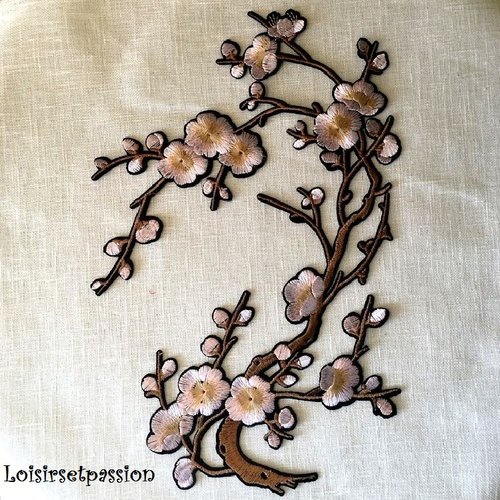 Grand écusson patch, branche fleurs de cerisier prunier / marron rosé ** 20 x 28 cm ** applique brodée thermocollant - c5528