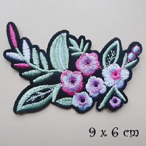 Écusson patch - bouquet de petites fleurs ** 9 x 6 cm ** applique brodée thermocollante - c103