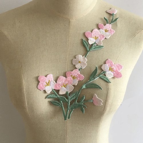 Écusson patch brodé thermocollant - bouquet de petites fleurs roses ** 15 x 26 cm ** applique à repasser