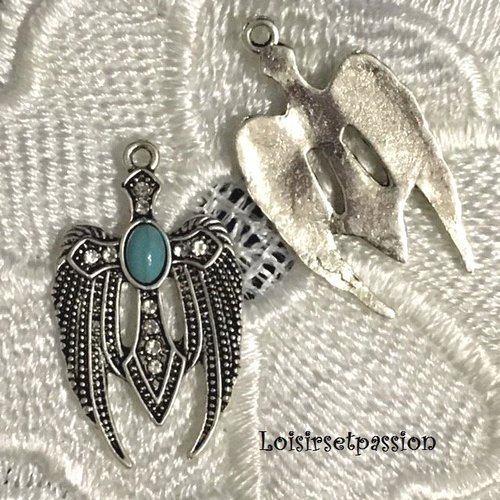 Breloque, charm - croix strass, ailes d'anges, perle incrustée turquoise, argenté ** 19 x 32 mm ** vendu à l'unité - 146
