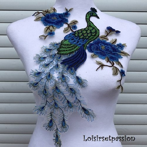Grande applique oiseau paon, fleurs / bleu ** 32 x 56 cm ** dentelle brodée sur voile - à coudre - acd120