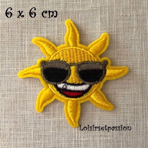 Écusson patch brodé thermocollant - soleil sourire, lunette de soleil ** 6 x 6 cm ** applique à repasser