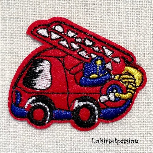 Écusson patch - camion pompier rouge ** 6 x 5,5 cm ** applique brodée thermocollante