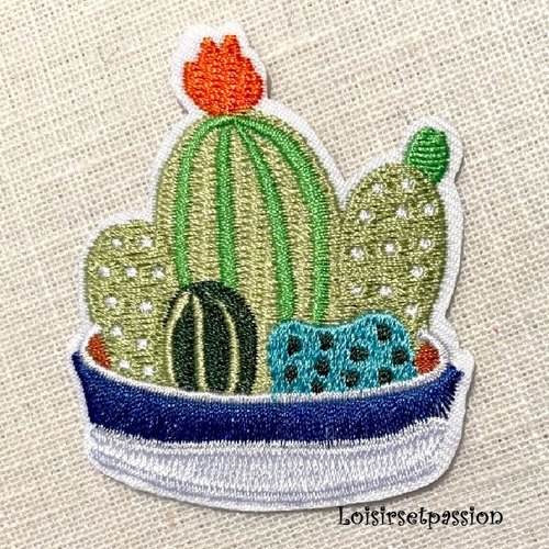 Écusson patch - pot fleur cactus ** 5,5 x 6 cm ** applique brodée thermocollante - c137