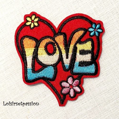 Écusson patch - coeur love rouge, fleur ** 7 x 7 cm ** applique brodée thermocollante