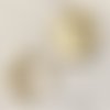 Breloque / charm / pendentif - chat blanc perle nacrée, rond émaillé métal doré ** 20 x 22  mm ** vendu à l'unité - 164
