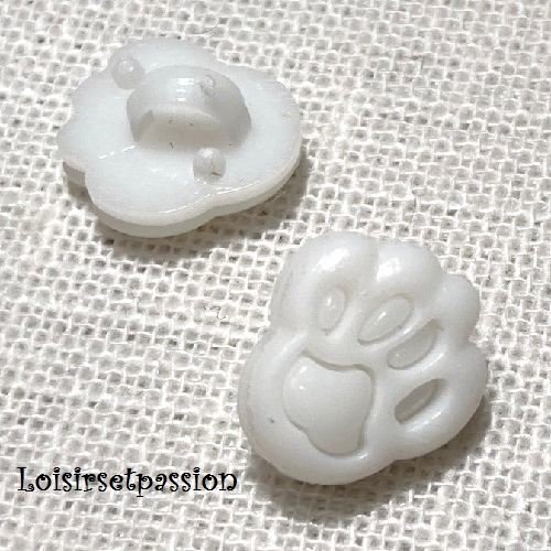 Bouton boule tige plastique - patte d'animal, chat chien ours / blanc ** 12 x 14 mm ** vendu à l'unité - couture - b36