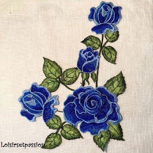 Applique brodée / bleu roi ** 23 x 34 cm ** fleurs rose et feuille - patch à coudre - acd51