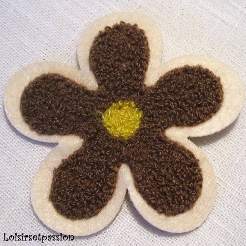 Applique écusson patch - fleur tissu éponge / marron ** 6,5 x 6,5 cm ** à coudre