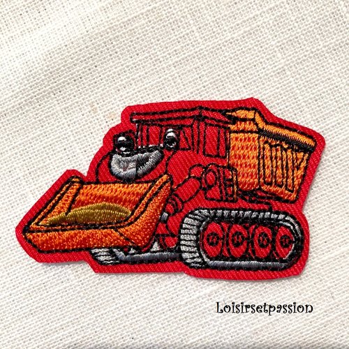 Applique patch - camion tracteur tractopelle rouge ** 6,5 x 4 cm ** écusson brodé thermocollant - applique à repasser