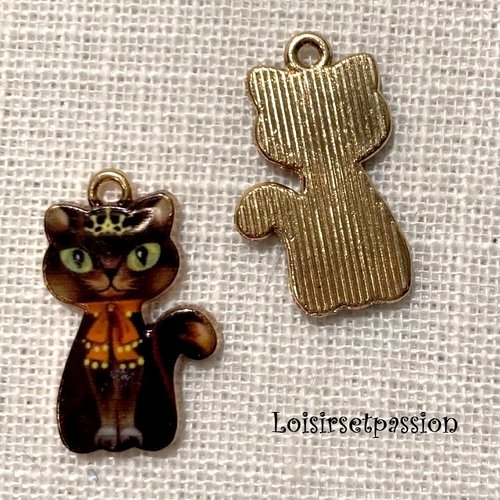 Breloque / charm / pendentif - chat noir écharpe, émaillé métal doré ** 14 x 23 mm ** vendu à l'unité - 212