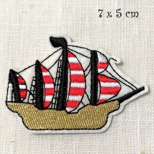 Écusson patch - bateau voilier bleu blanc rouge doré ** 7 x 5 cm ** applique brodée thermocollante