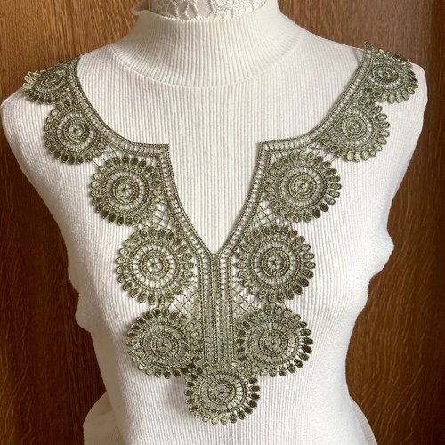 Col dentelle plastron / vert kaki clair ** 33 x 34 cm ** applique guipure à coudre - cd119