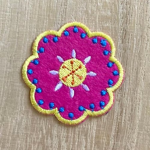 Écusson patch thermocollant - fleur rosace, 8 pétales jaune fuchsia point bleu ** 5 cm ** applique à repasser - c169