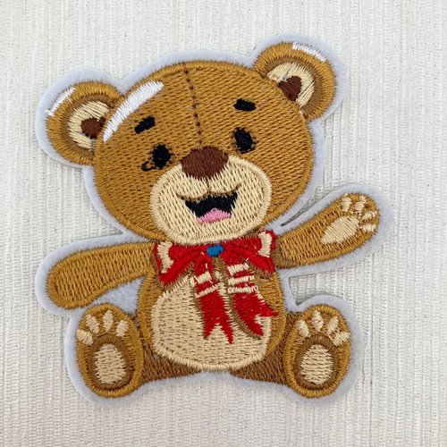 Écusson patch - ourson noeud rouge ** 6,5 x 6,5 cm ** applique brodée thermocollant - à repasser