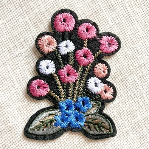 Écusson patch brodé thermocollant - bouquet de fleur renoncule ** 5,5 x 8 cm ** applique à repasser - c175