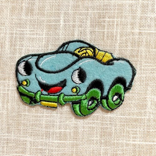 Écusson patch brodé thermocollant ** 8 x 5 cm ** voiture sport cars / bleu ciel - applique à repasser