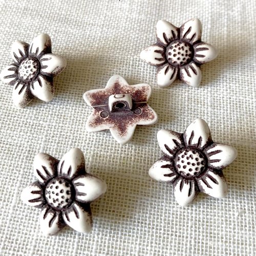 Bouton tige plastique, fleur 5 pétales, marron crème ** 20 mm ** vendu à l'unité - tricot couture - b12