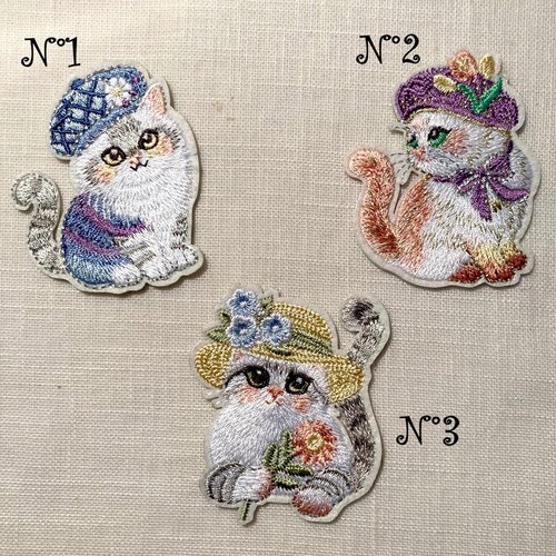 Écusson patch brodé thermocollant - chat chaton au chapeau fleuri ** environ 6 x 7 cm ** applique à repasser - modèle au choix