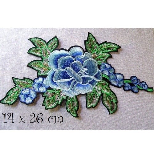 C2346 - bouquet de fleurs bleues ** 14 x 26 cm ** grand écusson patch brodé thermocollant - applique à repasser