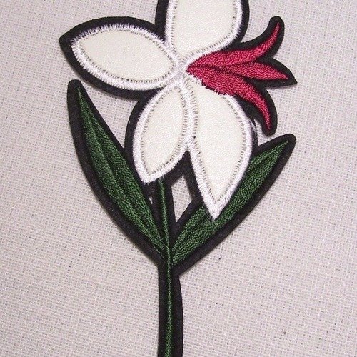 C5292 - fleur de lys blanc ** 7 x 13,5 cm ** applique écusson patch brodé thermocollant