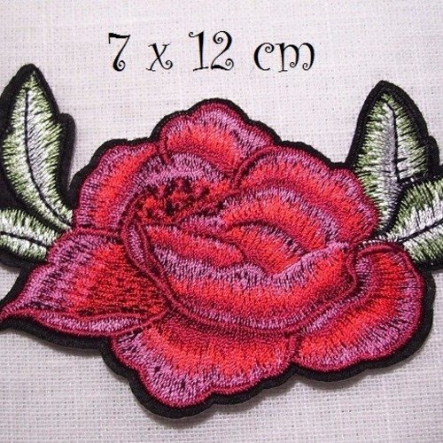 C5523 - fleur rose et feuilles ** 7 x 12 cm ** applique écusson patch brodé thermocollant