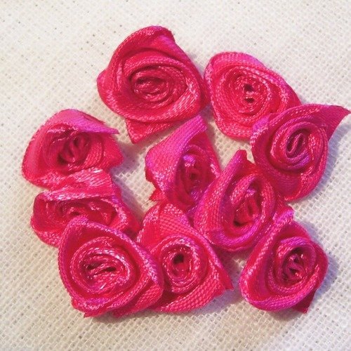 Lot de 10 fleurs roses en ruban satin / fuchsia ** 15 mm ** f08
