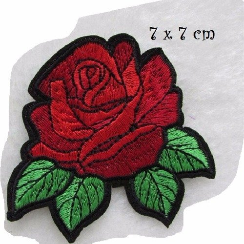 C5626 - fleur rose rouge ** 7 x 7 cm ** applique écusson patch brodé thermocollant