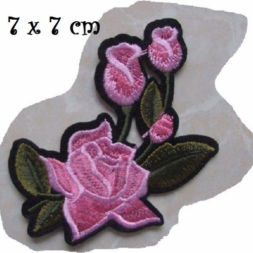 C6028 - fleur bouton de rose ** 7 x 7 cm ** applique écusson patch brodé thermocollant