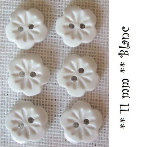 B07 / blanc ** 11 mm ** petit bouton rond fleur - vendu à l'unité -  couture layette bébé scrapbooking