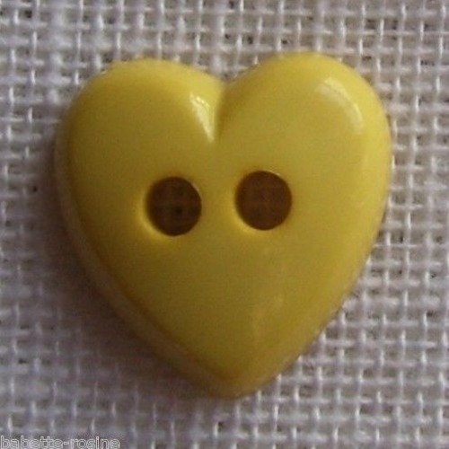 B15 / jaune ** 14 x 14 mm ** coeur - bouton plat plastique - vendu à l'unité -  couture